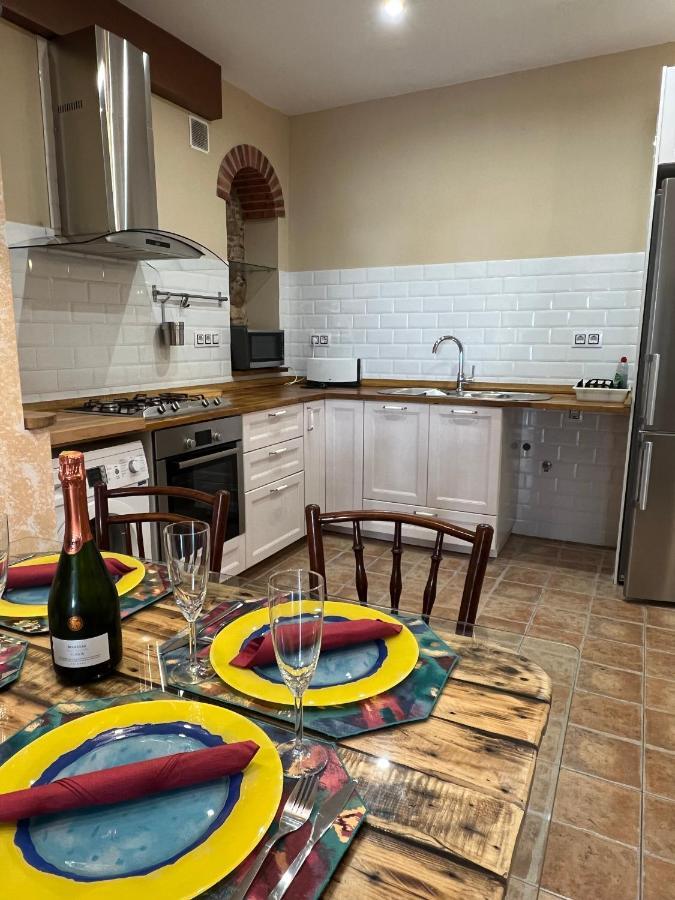 Apartamento Del Sol, Centro Del Pueblo, Aire Acondicionado L' Escala المظهر الخارجي الصورة