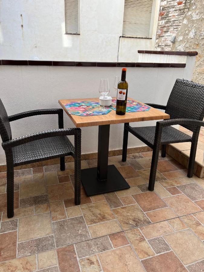 Apartamento Del Sol, Centro Del Pueblo, Aire Acondicionado L' Escala المظهر الخارجي الصورة